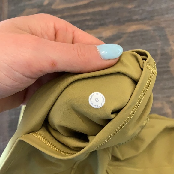 Lululemon mustard yellow fast and free 28” size 6 - Picture 3 of 4